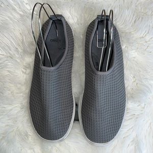 🔹 Lusso Cloud Gehry Waffle Weave Slip-On